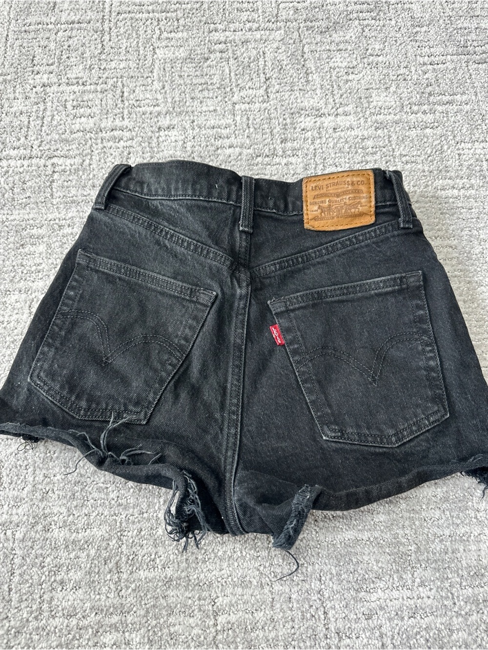 Levi’s Ribcage High-Waist Denim Shorts | Size 24 - Picture 4 of 13